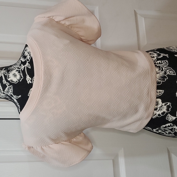 Bebe Soft Pink Flutter Shoulder Crop Top S - Picture 4 of 6